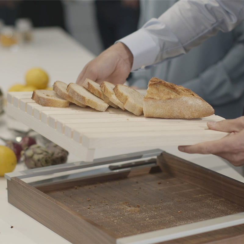 Brot schneiden und servieren: Das bulthaup Brotschneidebrett und Tablett